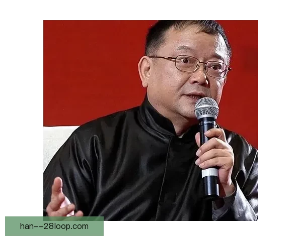 知名主持人王刚意外摔伤肋骨骨折伤势严重引发网友关心与健康警示